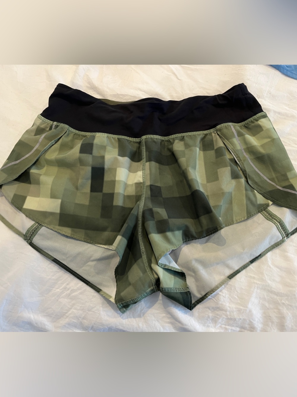 Lululemon Shorts, size 4